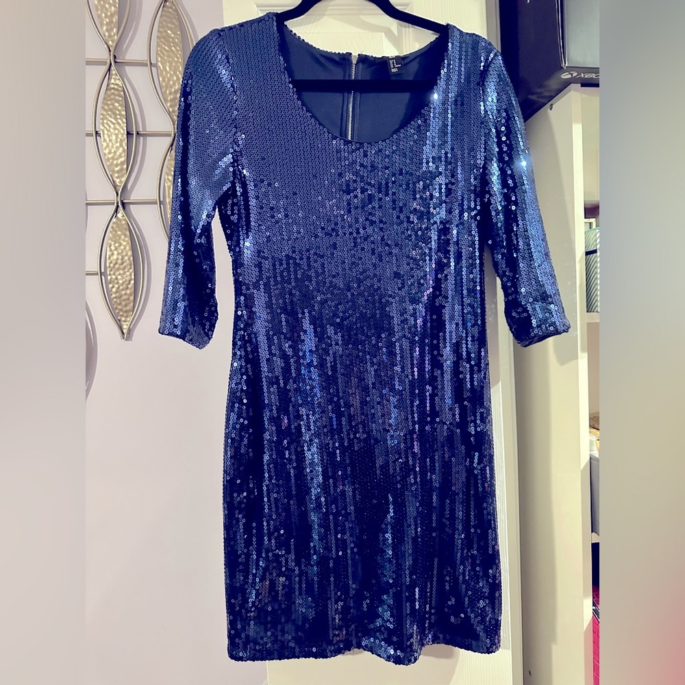 Short blue sequin H&M dress.
